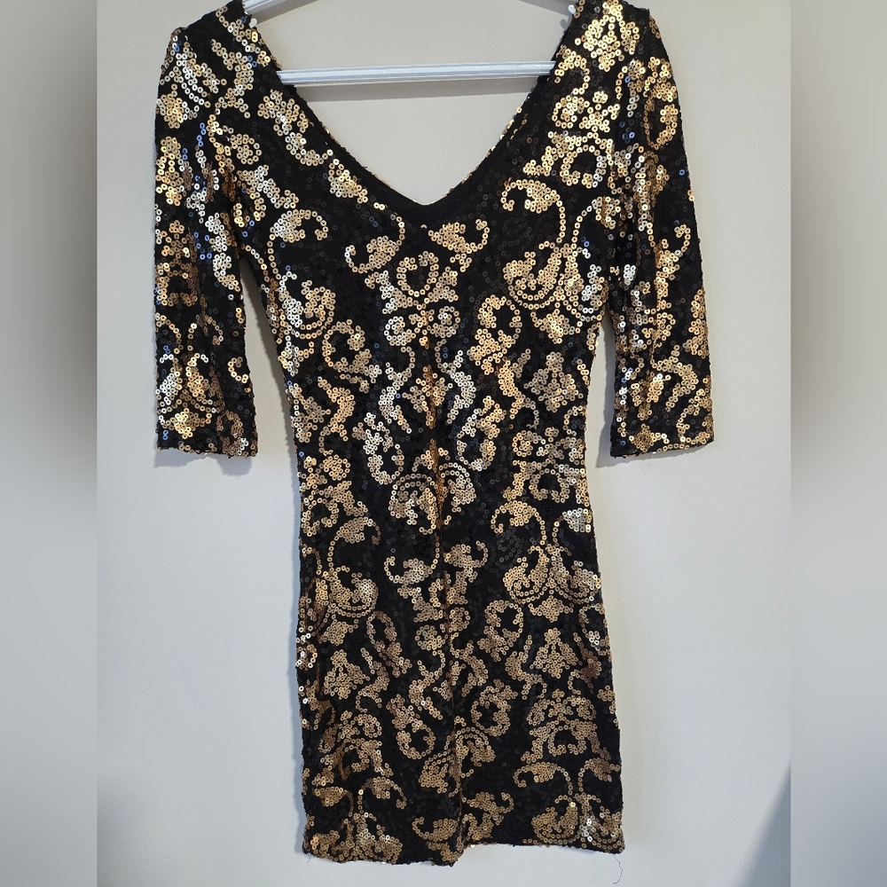 Dynamite black + gold sequin cocktail mini dress, 3/4 sleeves, stretchy